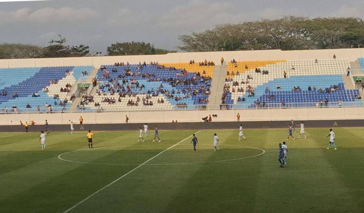Pertandingan Arema FC vs PSBS Biak di Stadion Kanjuruhan.  (IDN Times/Rizal Adhi Pratama)