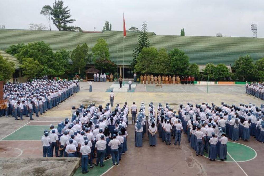 Upacara bendera di SMA (commons.wikimedia.org/Suara KPK / SMAN 1 Palangka Raya)