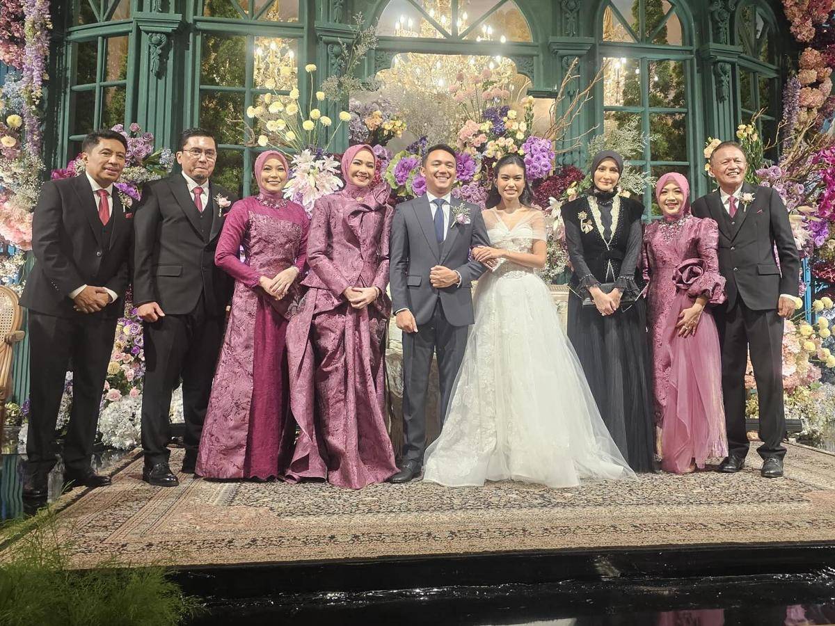 artis di pernikahan anak Alya Rohali (Instagram.com/inekekoes)