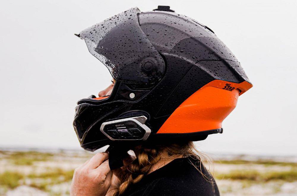 ilustrasi intercom helm (motodeal.com.ph)