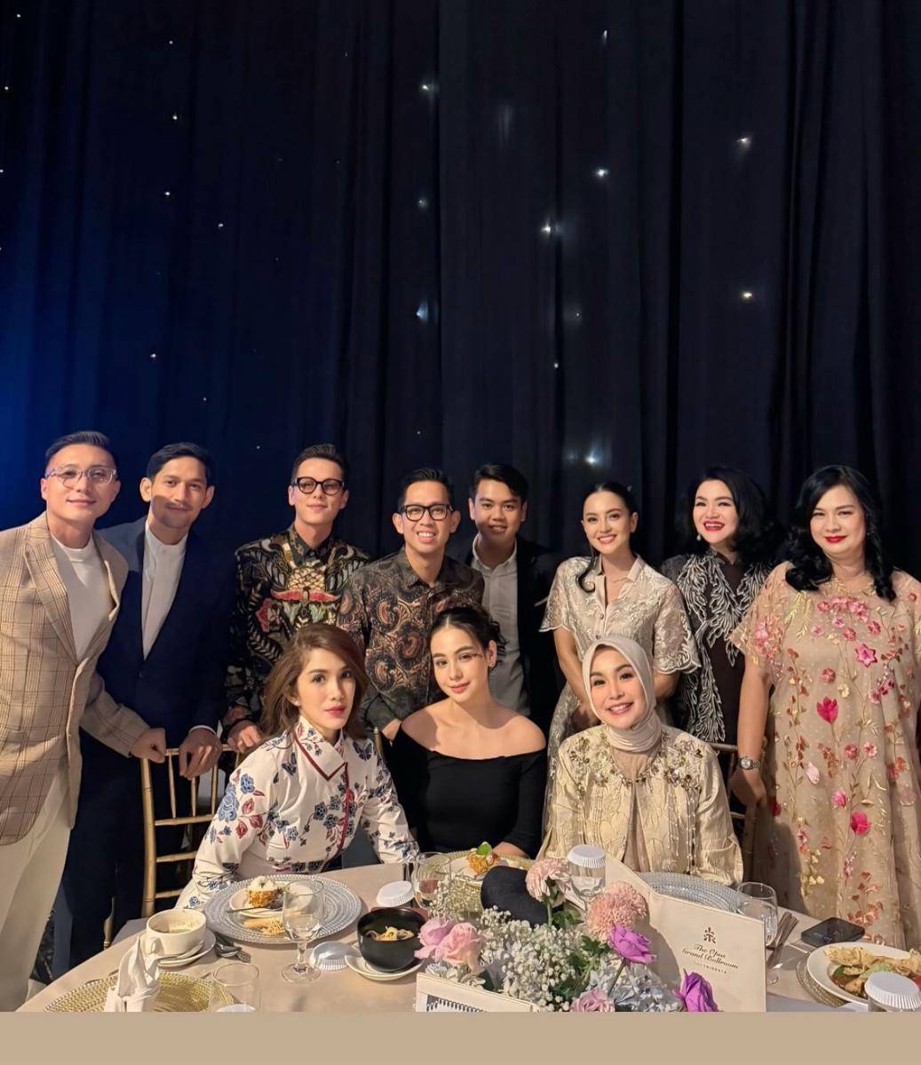 artis di pernikahan anak Alya Rohali (Instagram.com/ririnekawati)