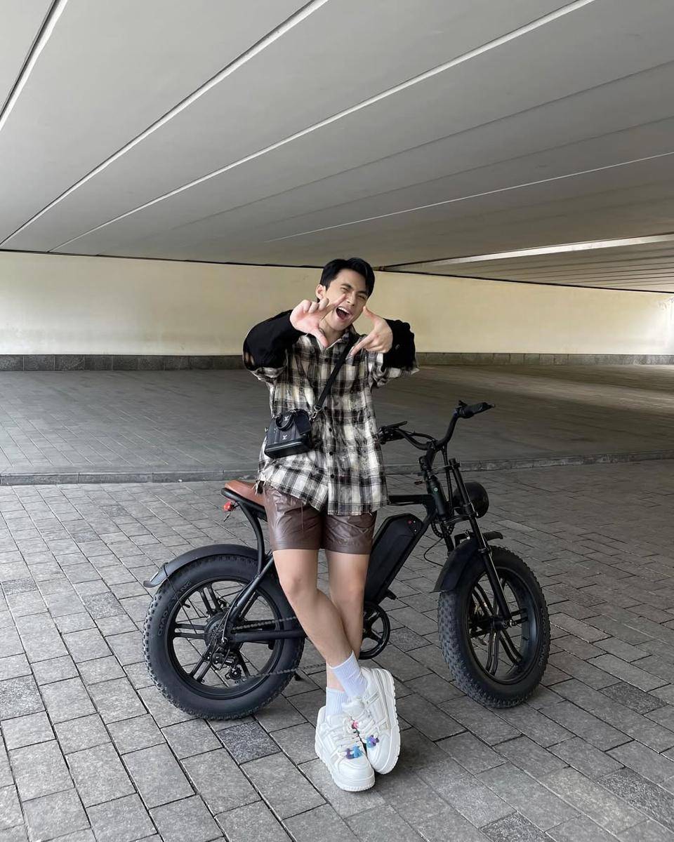 Wokeup (instagram.com/wokeupat4am.444)