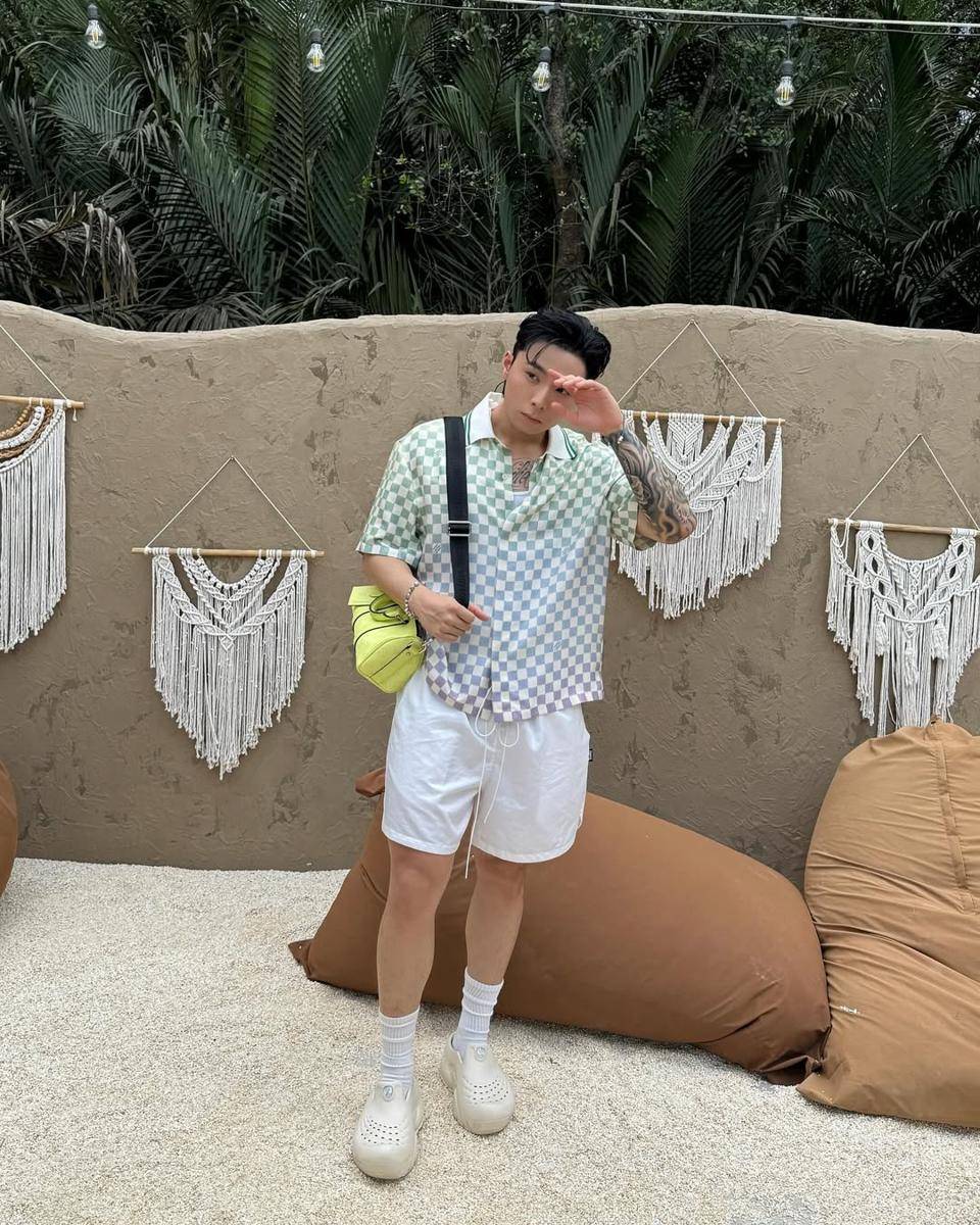 Wokeup (instagram.com/wokeupat4am.444)
