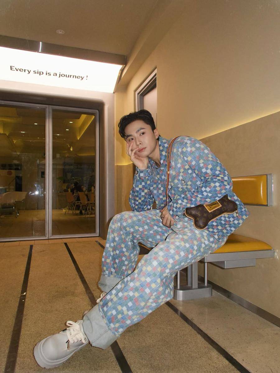 Wokeup (instagram.com/wokeupat4am.444)