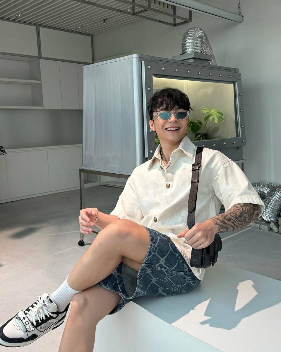 Wokeup (instagram.com/wokeupat4am.444)