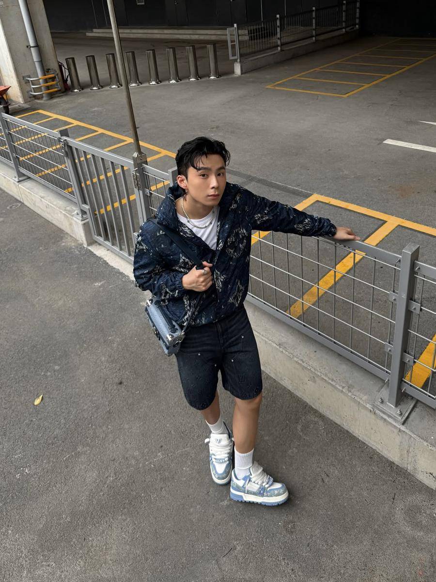 Wokeup (instagram.com/wokeupat4am.444)