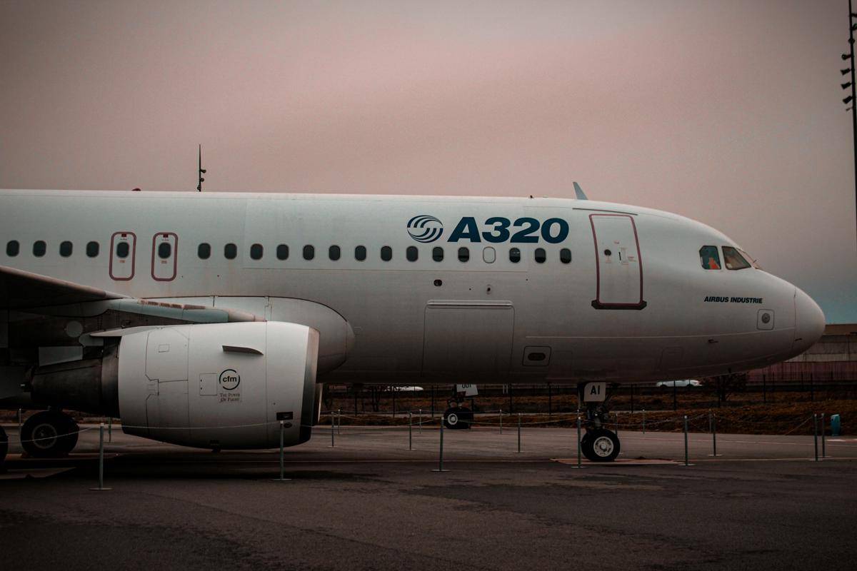 Pesawat Airbus A320. (unsplash.com/gabrielgoncalves)