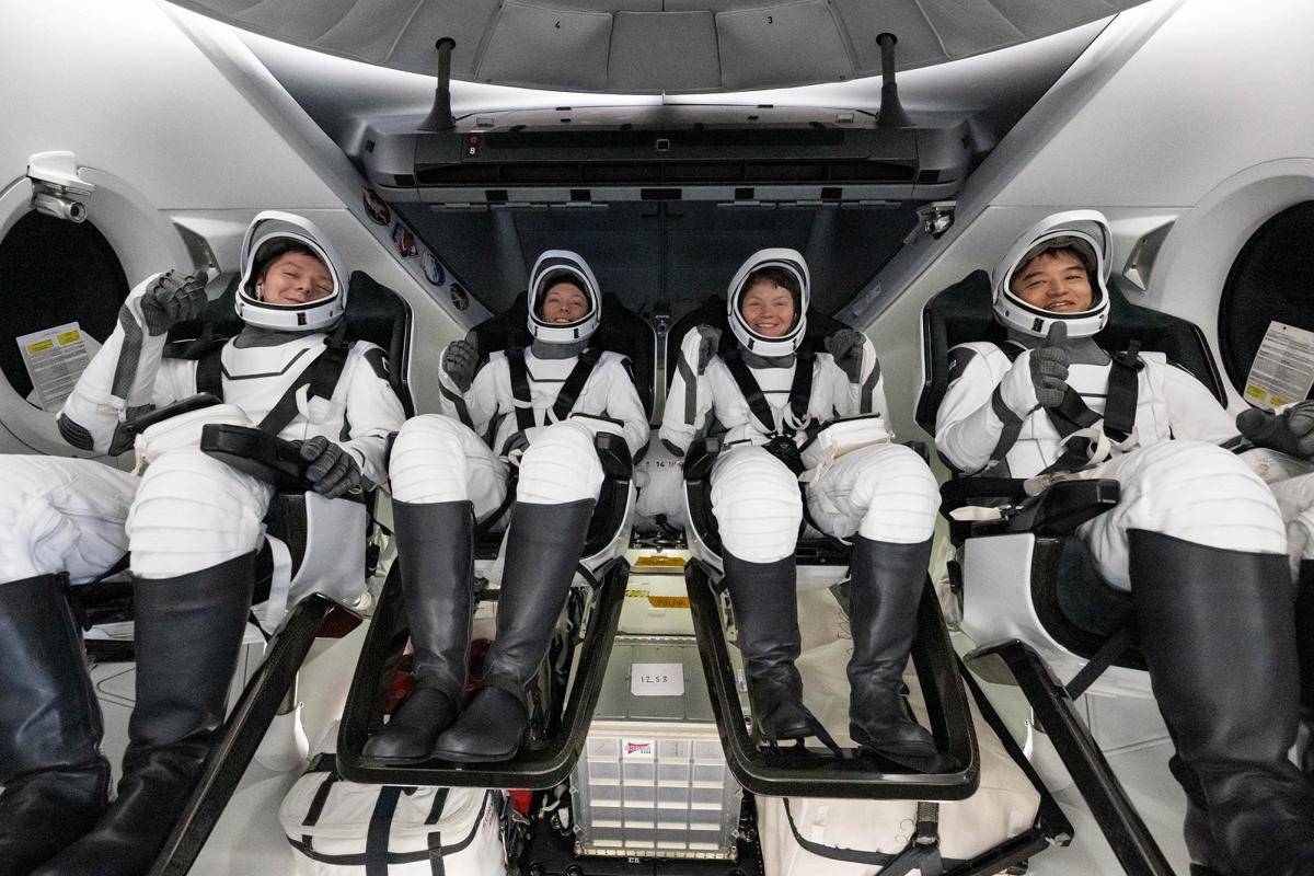 Empat astronaut dari misi Crew-10 NASA telah telah kembali ke Bumi pada 9 Agustus 2025, setelah mendarat di lepas pantai California di Samudra Pasifik pada pukul 15:33 siang waktu setempat. (x.com/NASA HQ PHOTO)