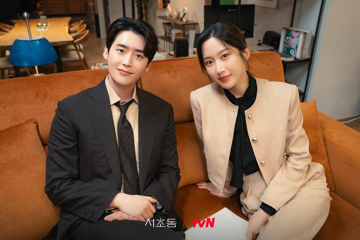 Lee Jong Suk dan Moon Ga Young di Law and the City (x.com/cjndrama)