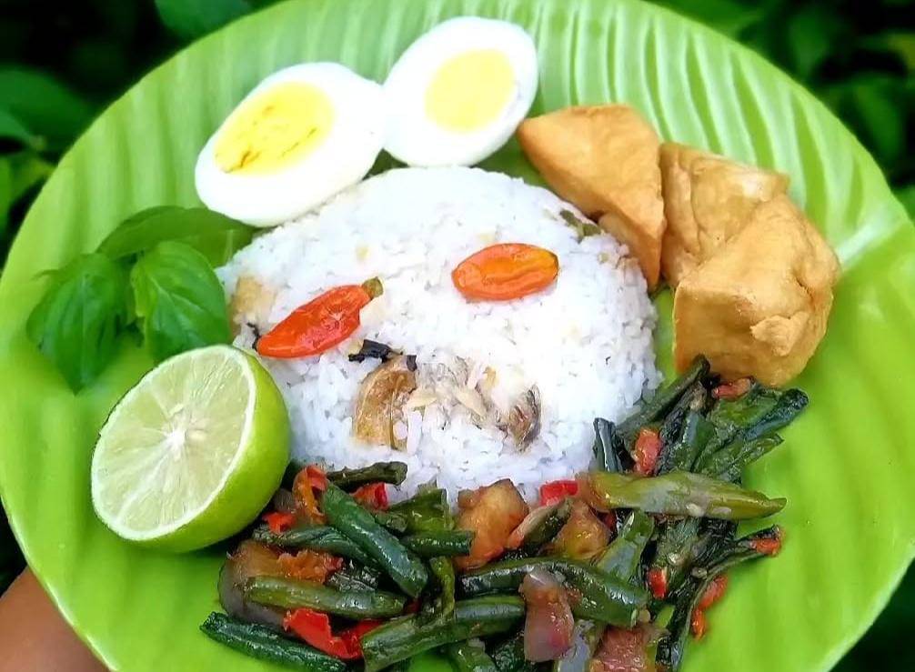 ilustrasi nasi bekepor (instagram.com/puspita_nagari_)