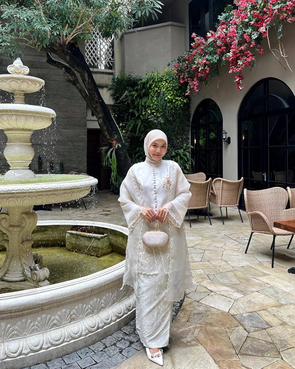 OOTD hijab bergaya feminin ala Diva Syifa
