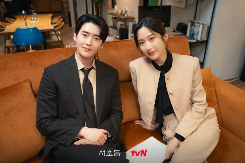 Lee Jong Suk dan Moon Ga Young di drama Law and the City (Dok. tvN/Law and the City)
