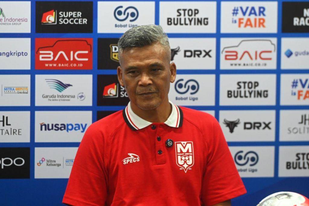 Pelatih kepala Malut United, Hendri Susilo, dalam sesi jumpa pers pra-pertandingan pekan pertama BRI Super League 2025/2026 melawan Dewa United pada 9 Agustus 2025. (Dok. I.League)