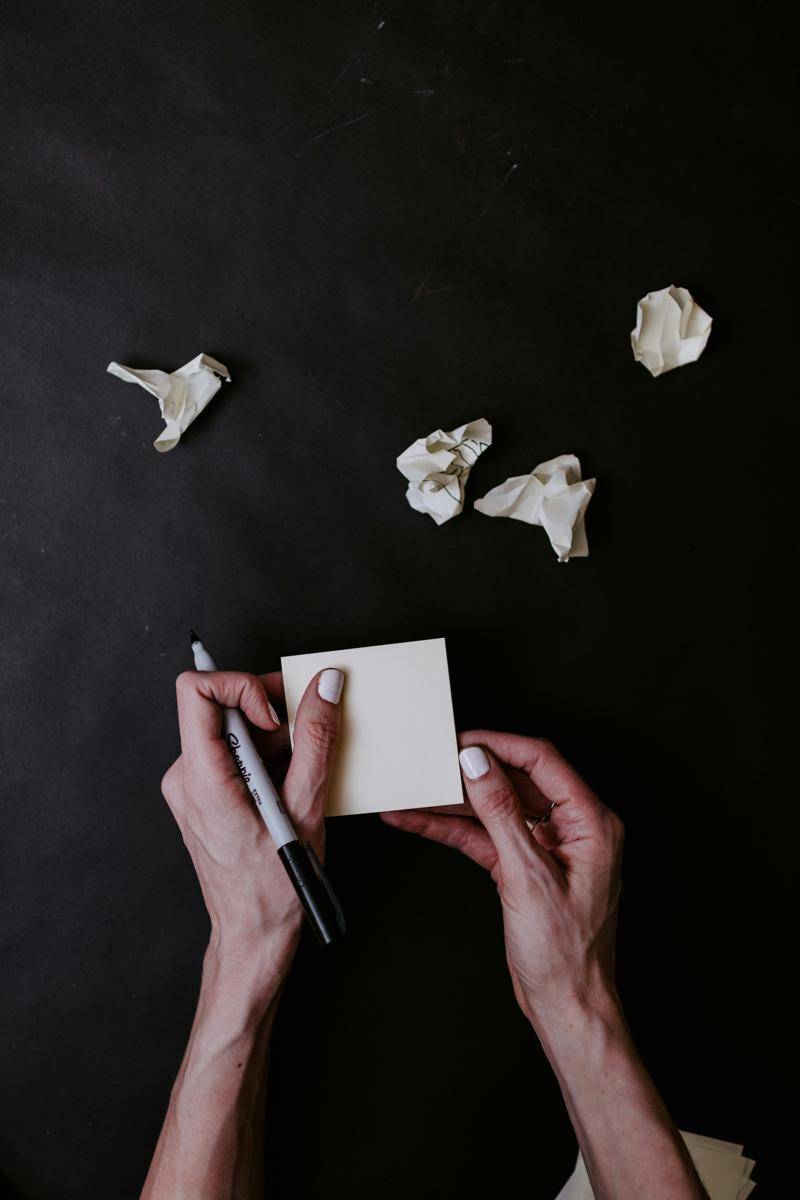 Ilustrasi menyusun strategi (Unsplash.com/Kelly Sikkema)