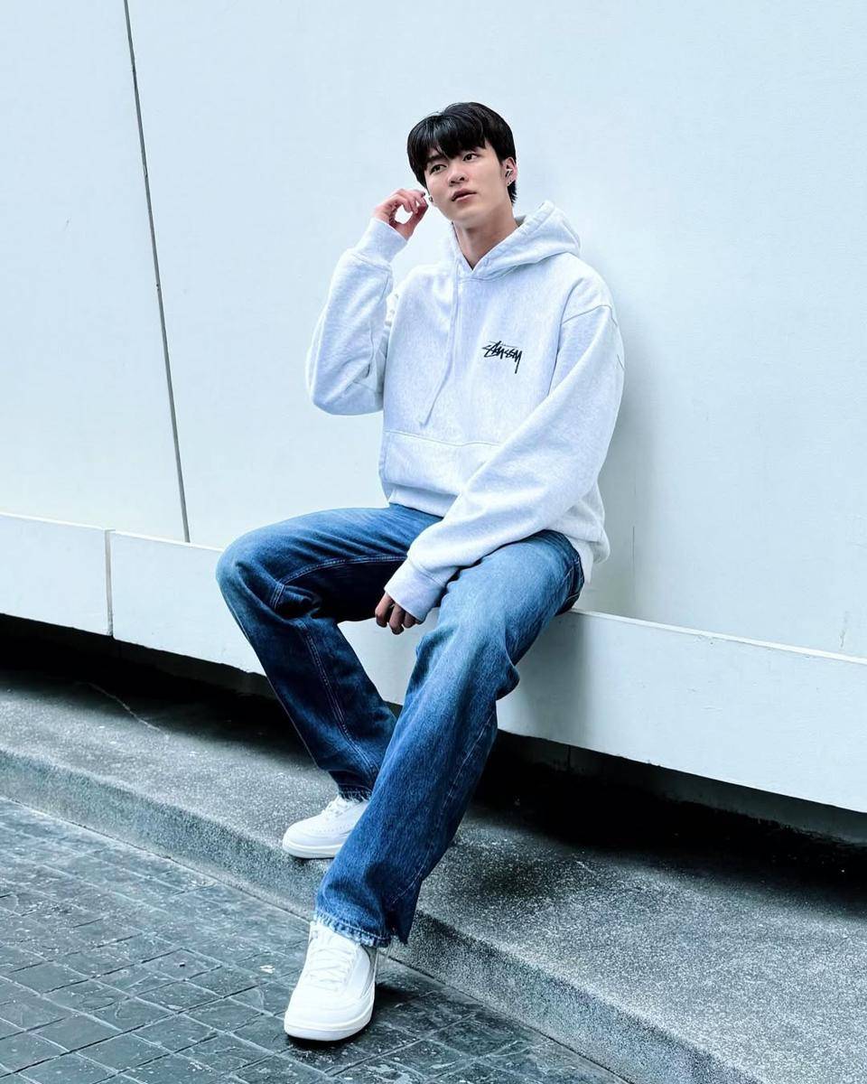 mix and match hoodie ala Meen Nichakoon (instagram.com/meennicha8)