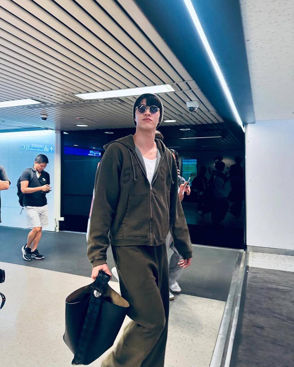mix and match hoodie ala Meen Nichakoon (instagram.com/meennicha8)