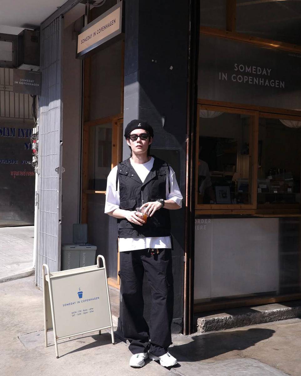 inspirasi OOTD monokrom ala Nodt Nutthasid