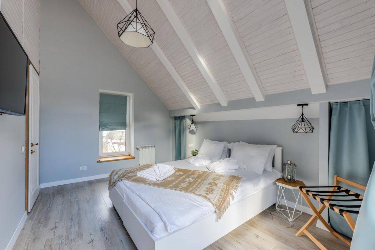 Inspirasi Desain Attic Room Biar Makin Fungsional (Pexels.com/  Max Vakhtbovycn)