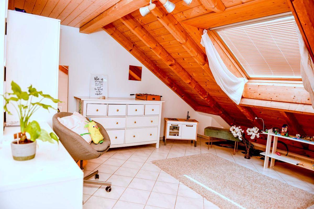 Inspirasi Desain Attic Room Biar Makin Fungsional (Pexels.com/ Katalin Fábián)