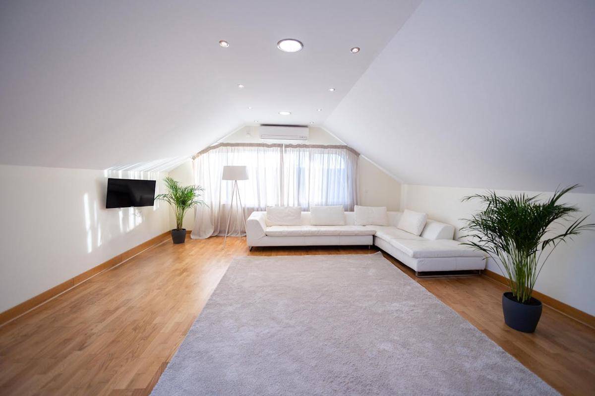 Inspirasi Desain Attic Room Biar Makin Fungsional (Pexels.com/ Kristina Kino)