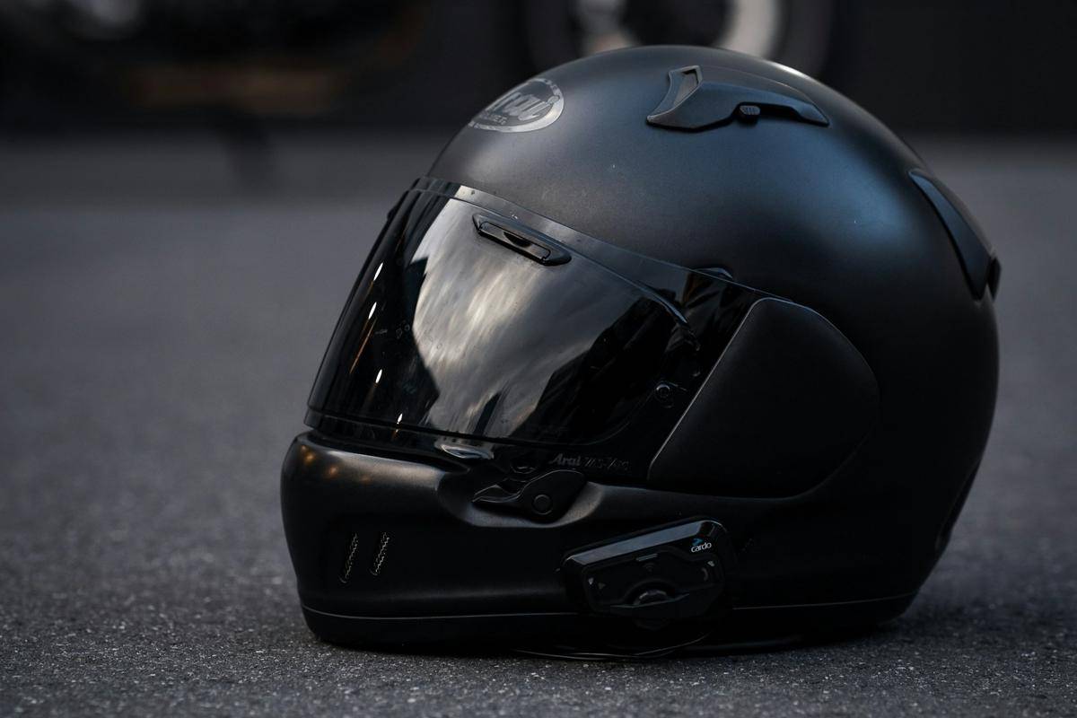 ilustrasi intercom helm (unsplash.com/Sam Carter)