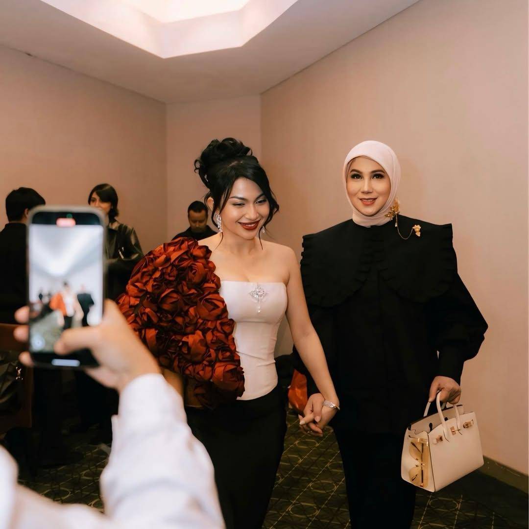 potret Marini Zumarnis dukung film La Tahzan 