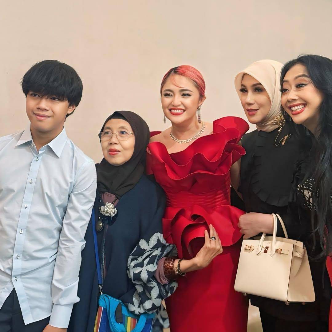 potret Marini Zumarnis dukung film La Tahzan 