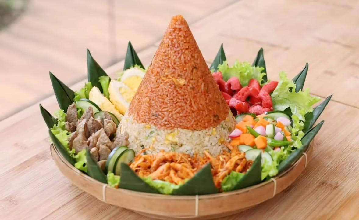 ilustrasi nasi goreng tumpeng merah putih (YouTube.com/Devina Hermawan)