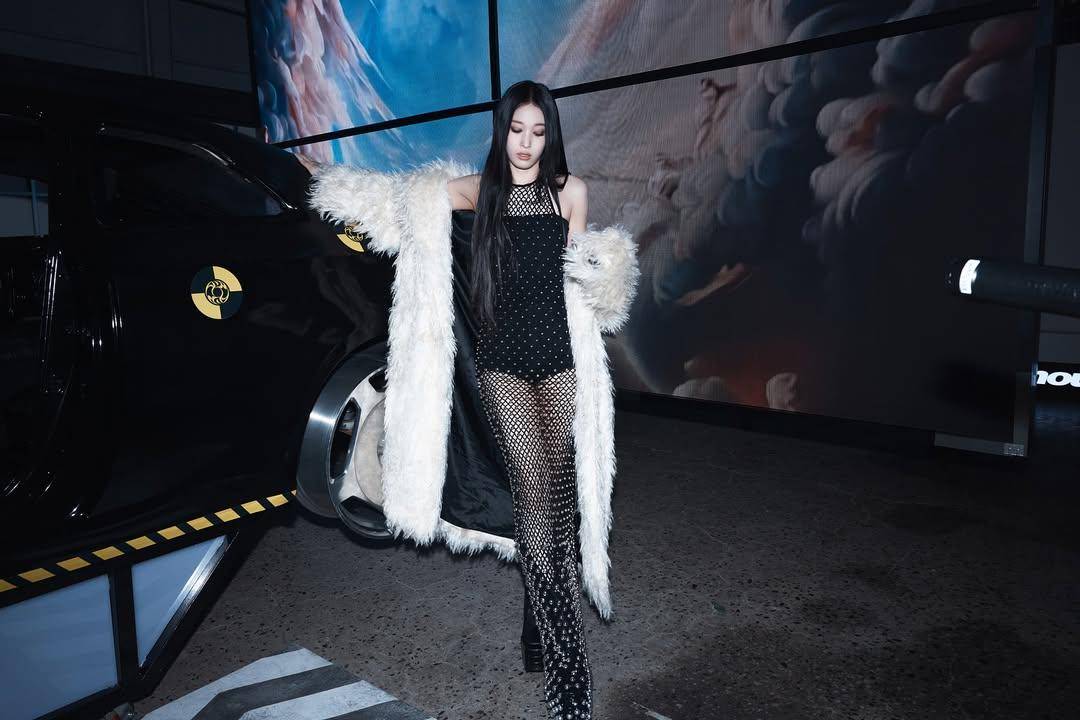 Annie ALLDAY PROJECT (instagram.com/allday_project)