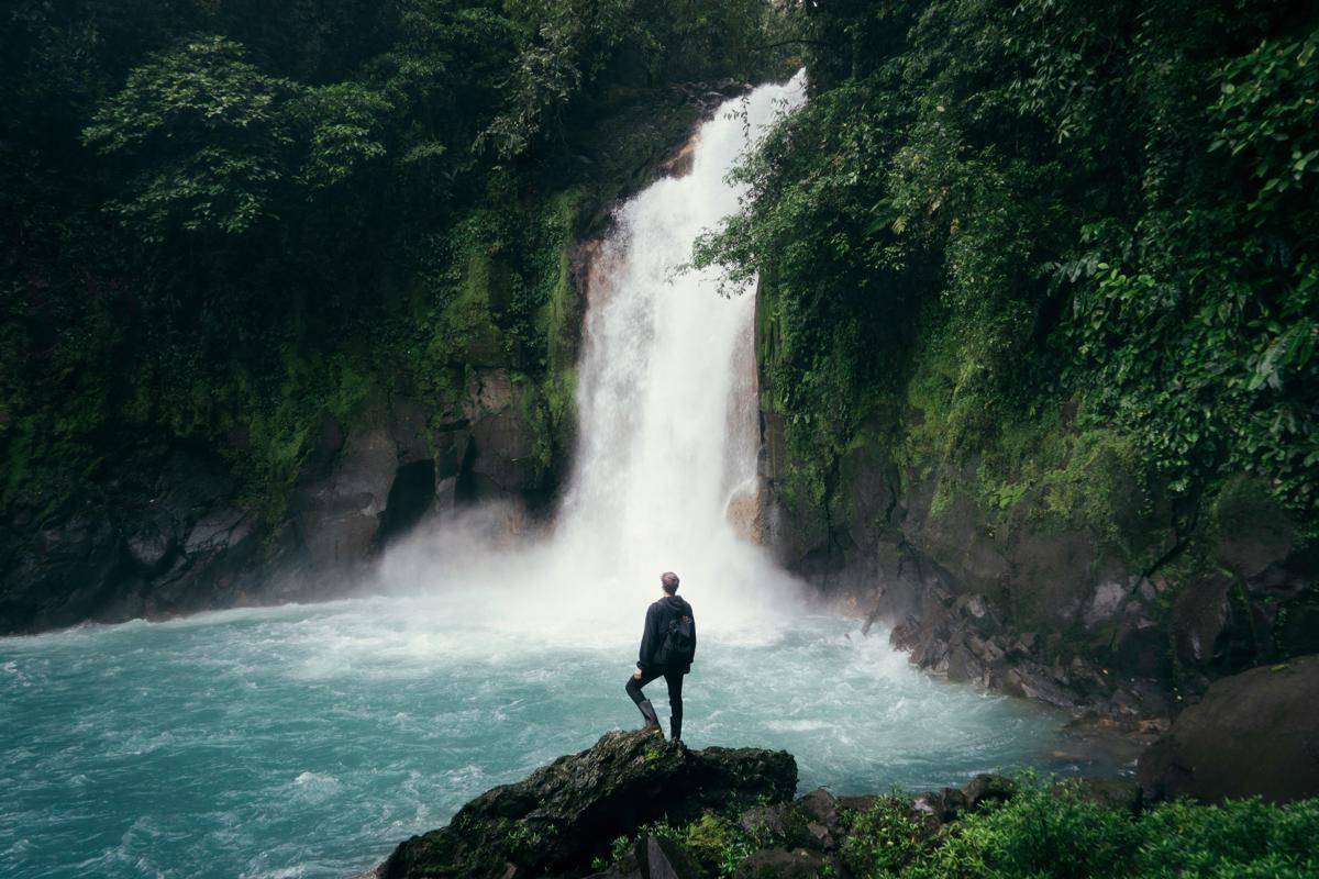 Ilustrasi air terjun (Unsplash.com/Štefan Štefančík)