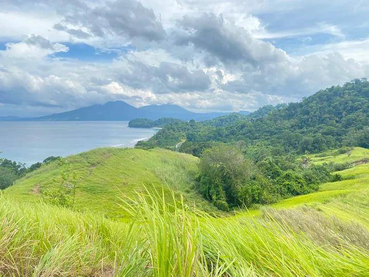 potret Bukit Larata, Sulawesi Utara (google.com/maps/Filanny Betharia)