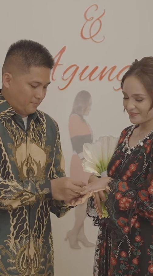 Lamaran Angie Ang dan Agung Afrida (Instagram.com/nonangie)