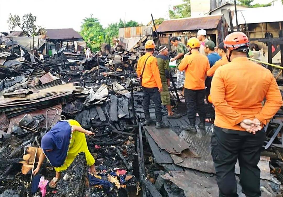 Pasca-kebakaran hebat di Kelurahan Pelambuan, Kota Banjarmasin, Kalsel, Senin (11/8/2025). (Dok/BPBD Banjarmasin)