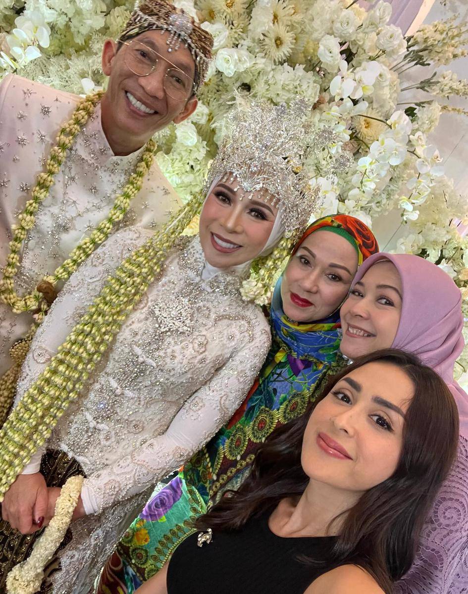 artis di pesta anniversary Melly Goeslaw dan Anto Hoed (instagram.com/selvikitty)