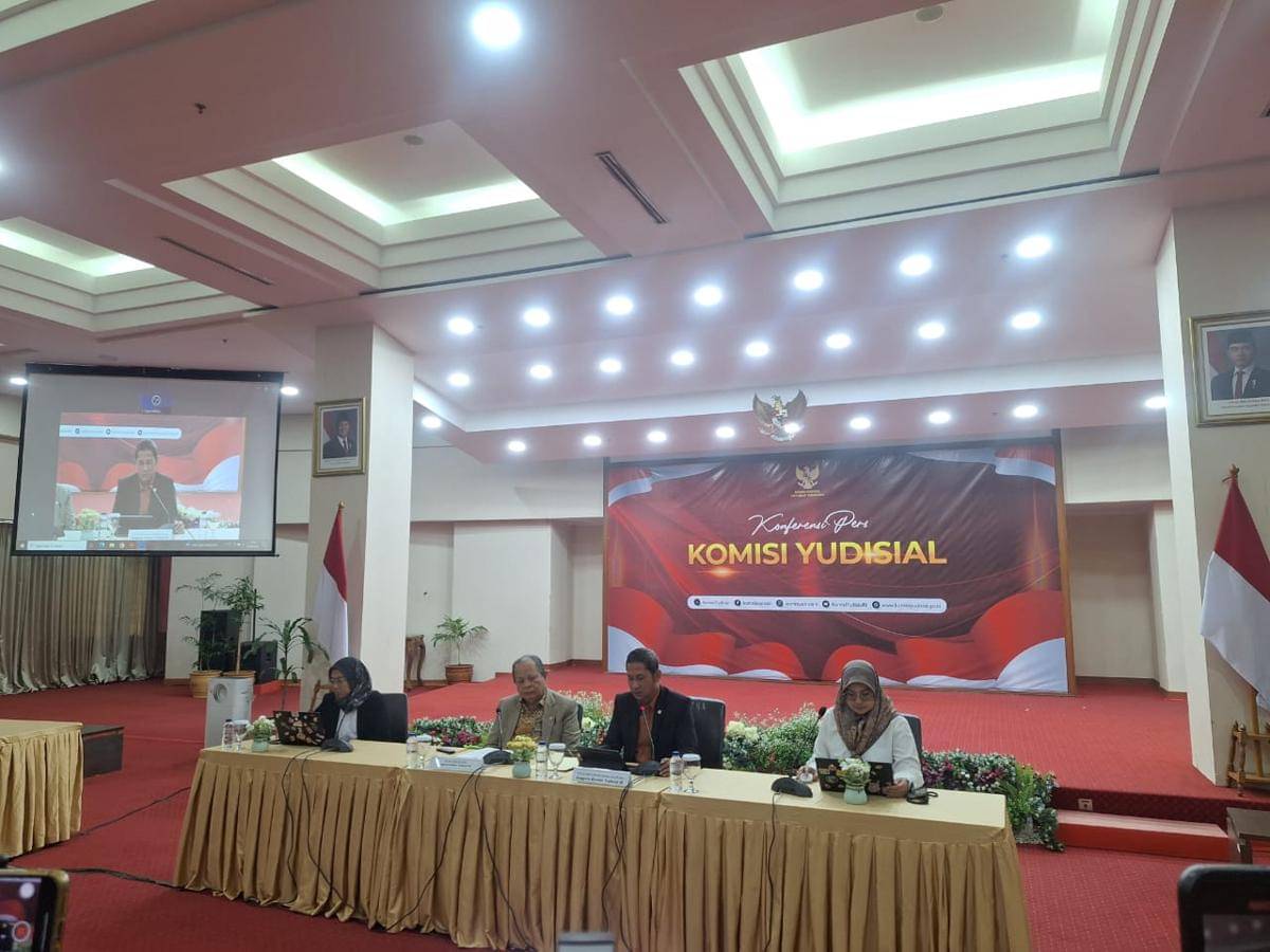 Komisi Yudisial (KY)