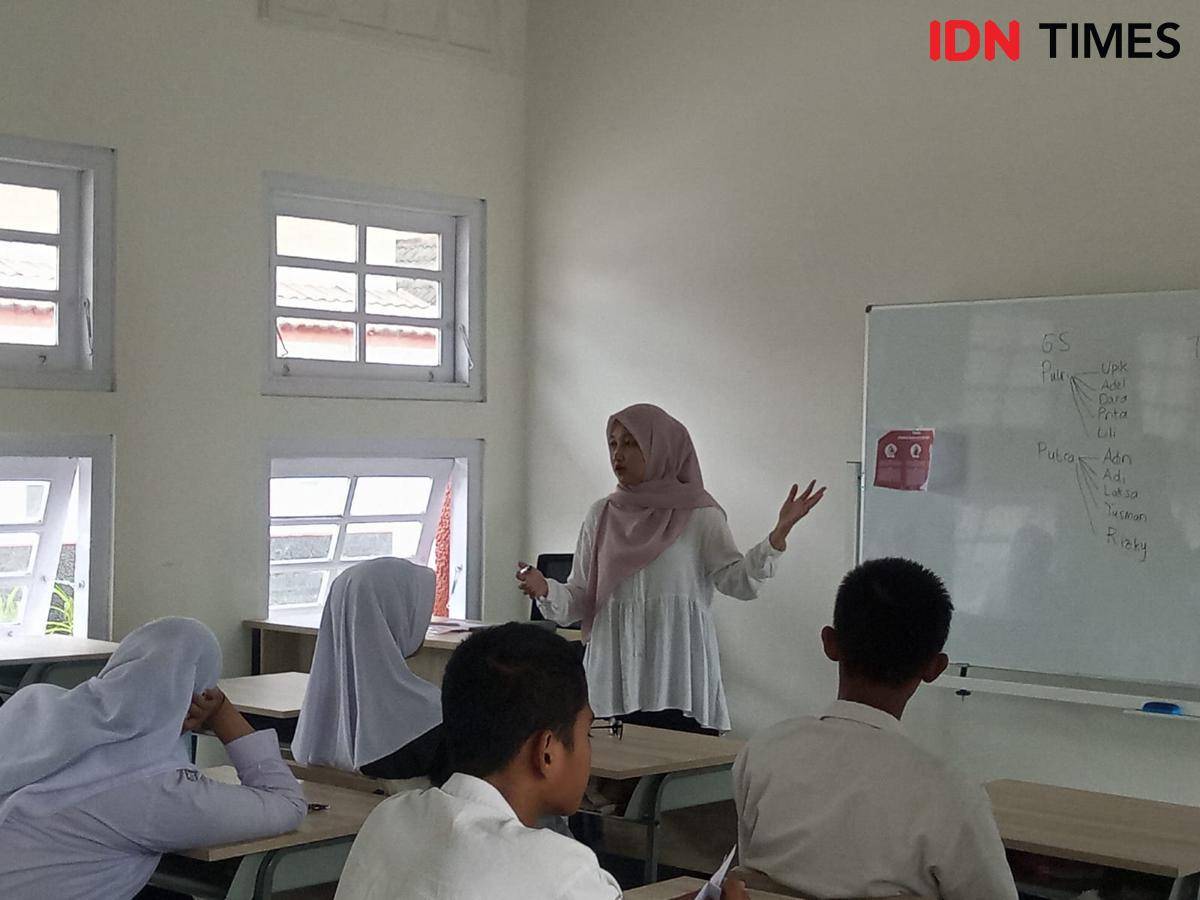 Kegiatan belajar mengajar di SRMA 19 Bantul.jpg