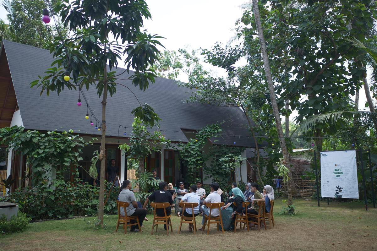 Sesi diskusi di YLDT Yogyakarta.jpeg