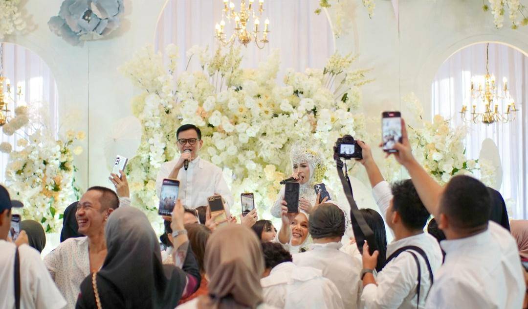 artis di pesta anniversary Melly Goeslaw dan Anto Hoed (instagram.com/kelanabersamamu.wo)