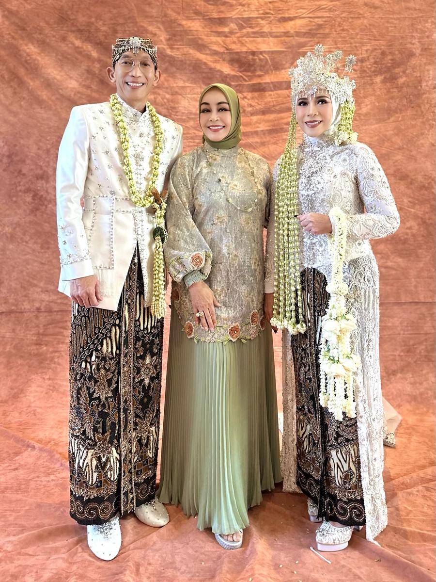 artis di pesta anniversary Melly Goeslaw dan Anto Hoed (instagram.com/chintamiatmanagara)