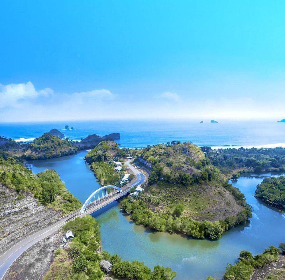 Pantai Bajulmati di Malang