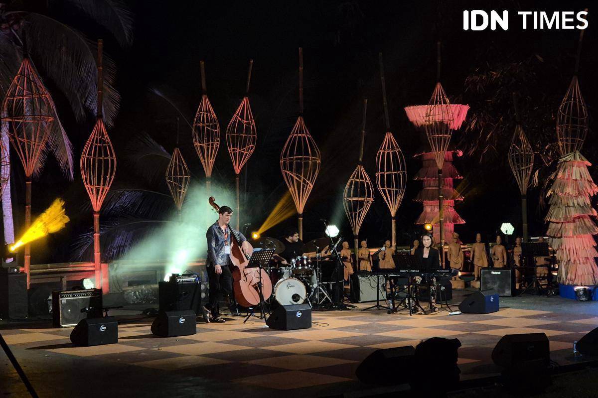 Irsa Destiwi Trio feat William Lyle di panggung Jazz Gunung Ijen 2025