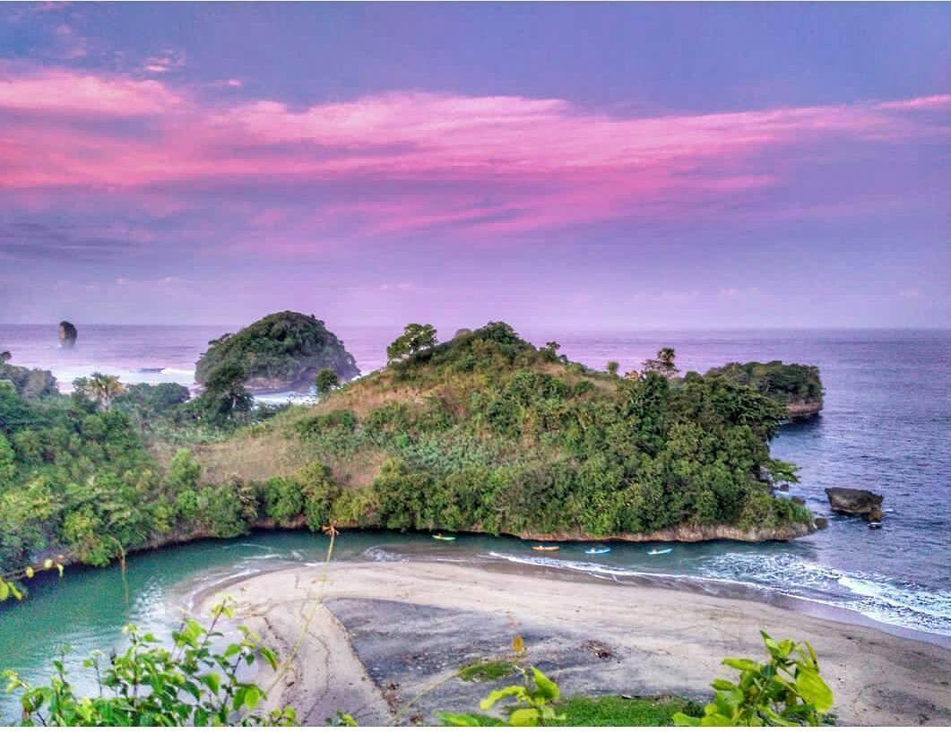 Pantai Ungapan di Malang