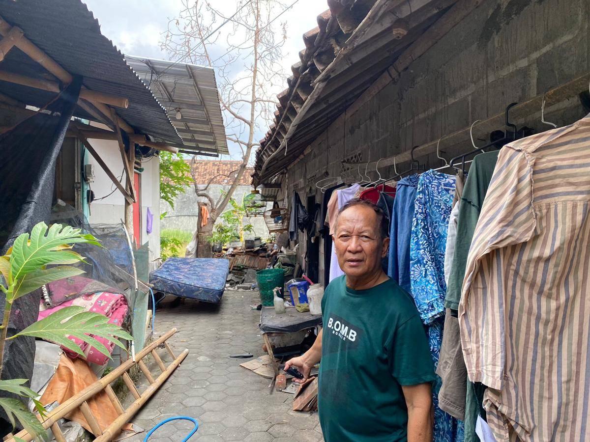 Ketua RT 11 Padukuhan Plumbon, Sutrisno 