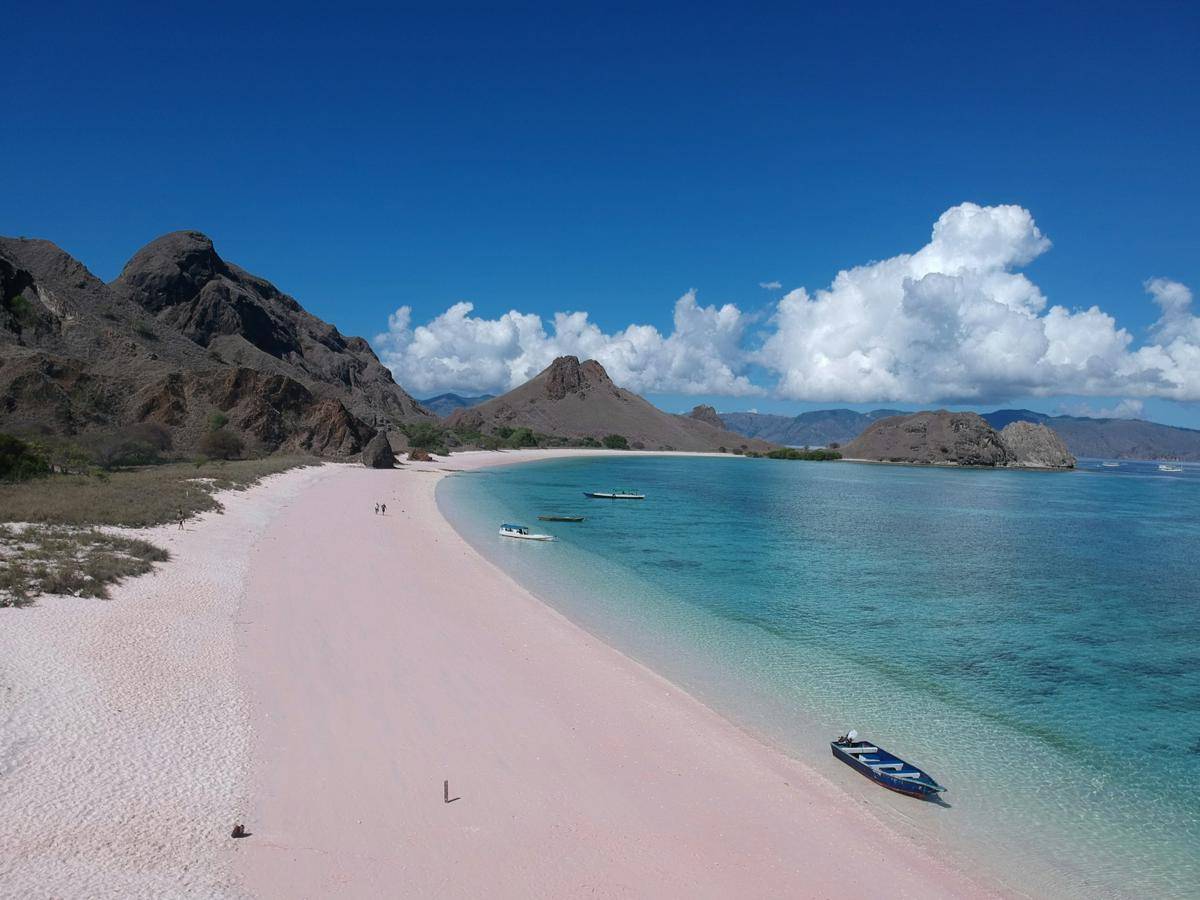 Potret Pink Beach di Labuan Bajo, Manggarai Barat, NTT