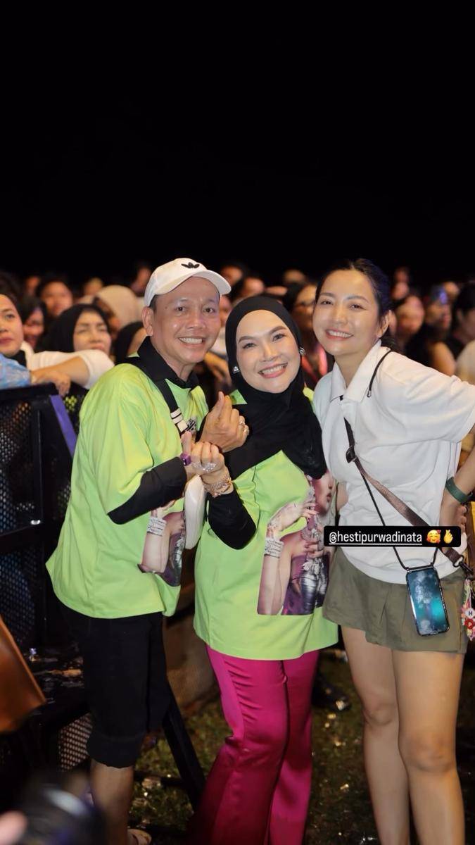 artis di konser Ayu Ting Ting
