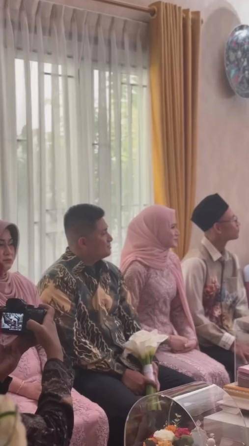 Lamaran Angie Ang dan Agung Afrida (Instagram.com/nonangie)