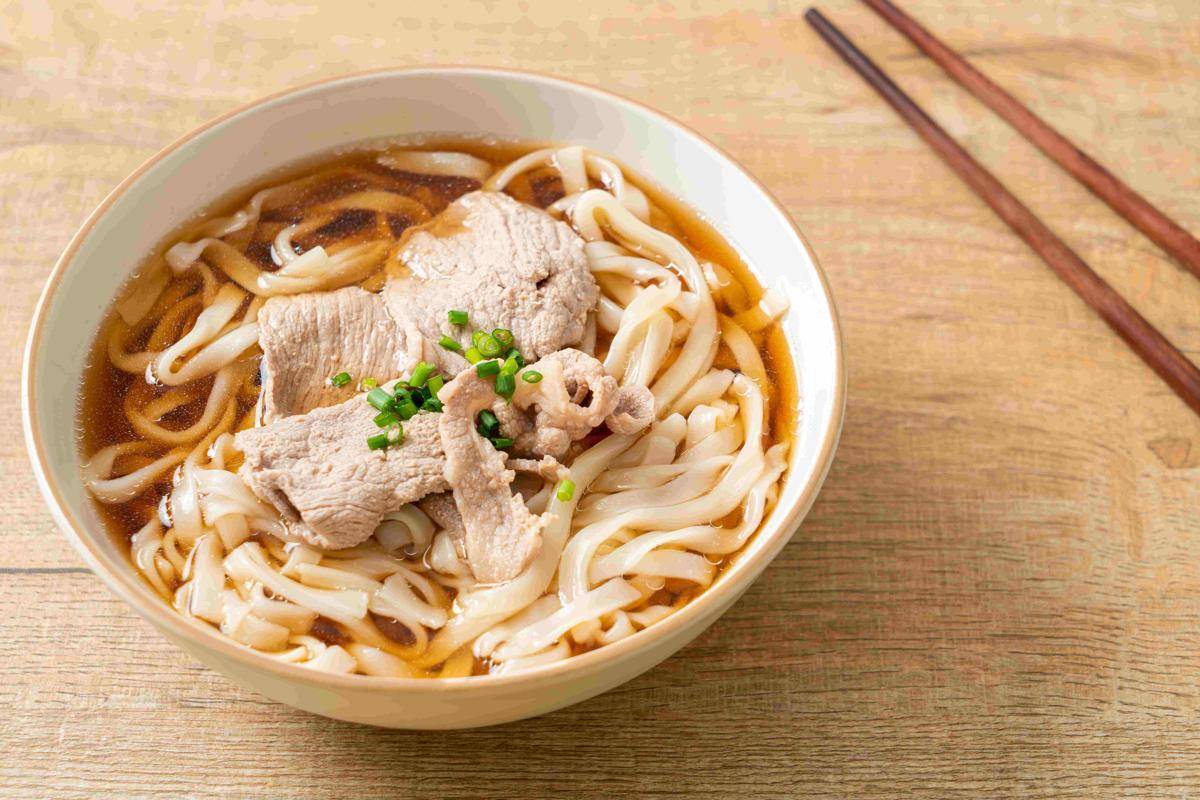 ilustrasi udon (vecteezy.com/Natthapon)