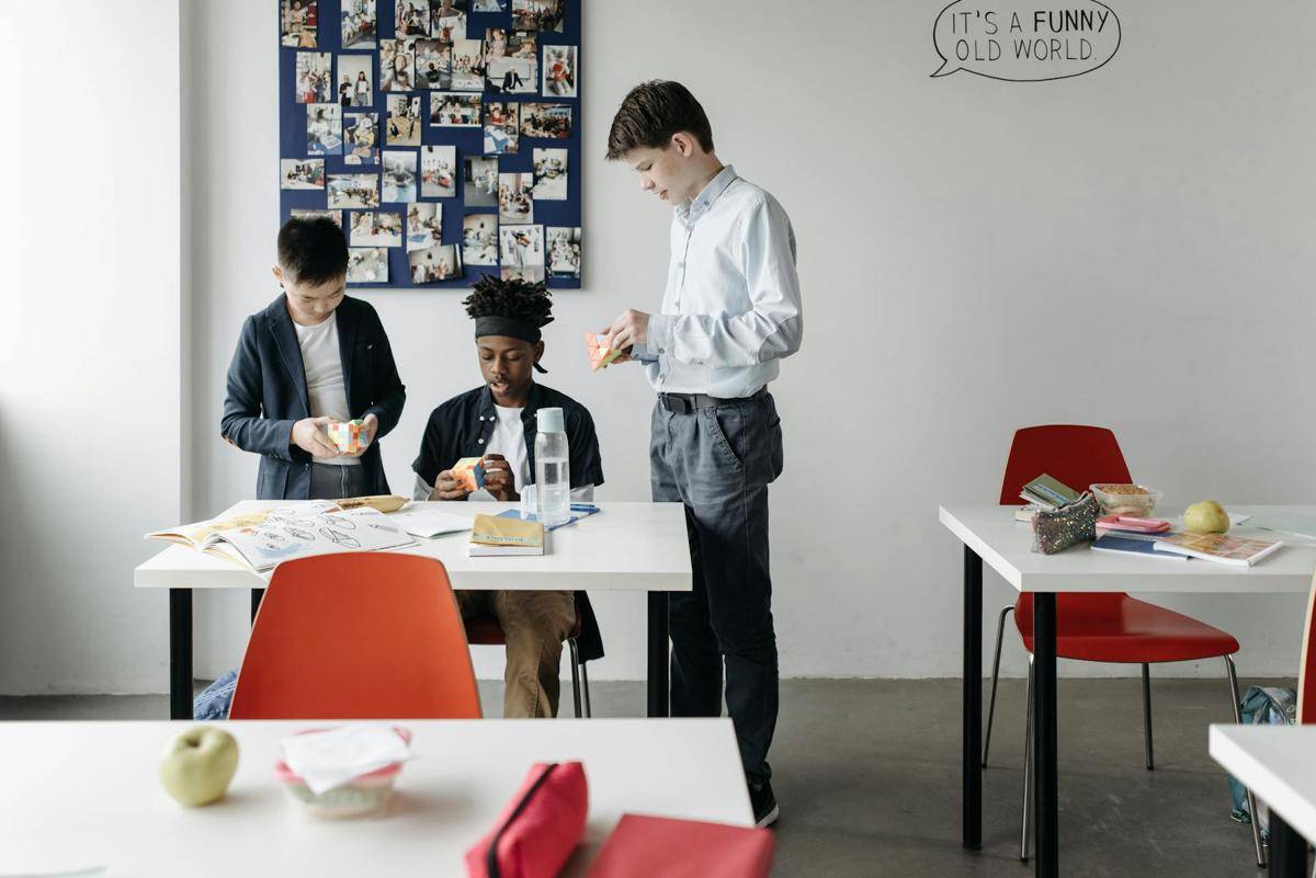 ilustrasi lomba kemerdekaan gen Z (pexels.com/Pavel Danilyuk)