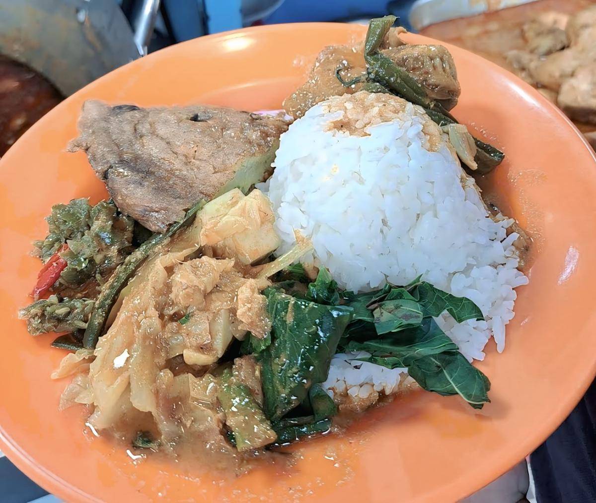 Nasi Kapau Uni Upik (google.com/maps/ALBUM ALBERT)