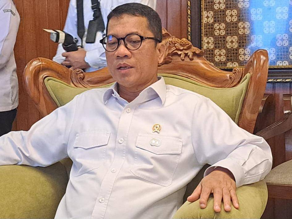 Menteri Desa dan Pembangunan Daerah Tertinggal, Yandri Susanto di Bandara Soekarno-Hatta (IDN Times/Maya Aulia Aprilianti)